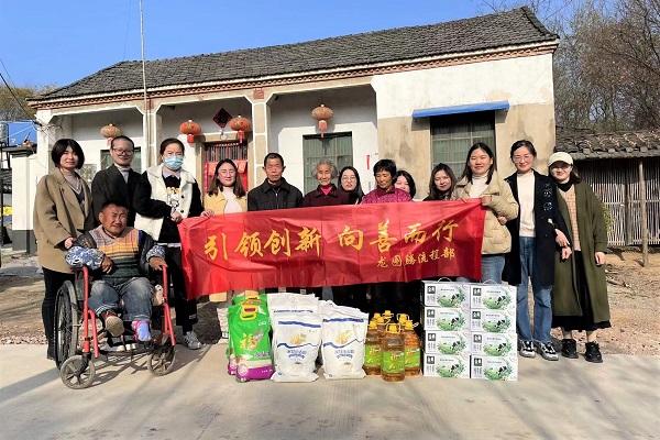 关爱空巢老人，传递社会温暖--龙图腾流程部爱心公益在行动